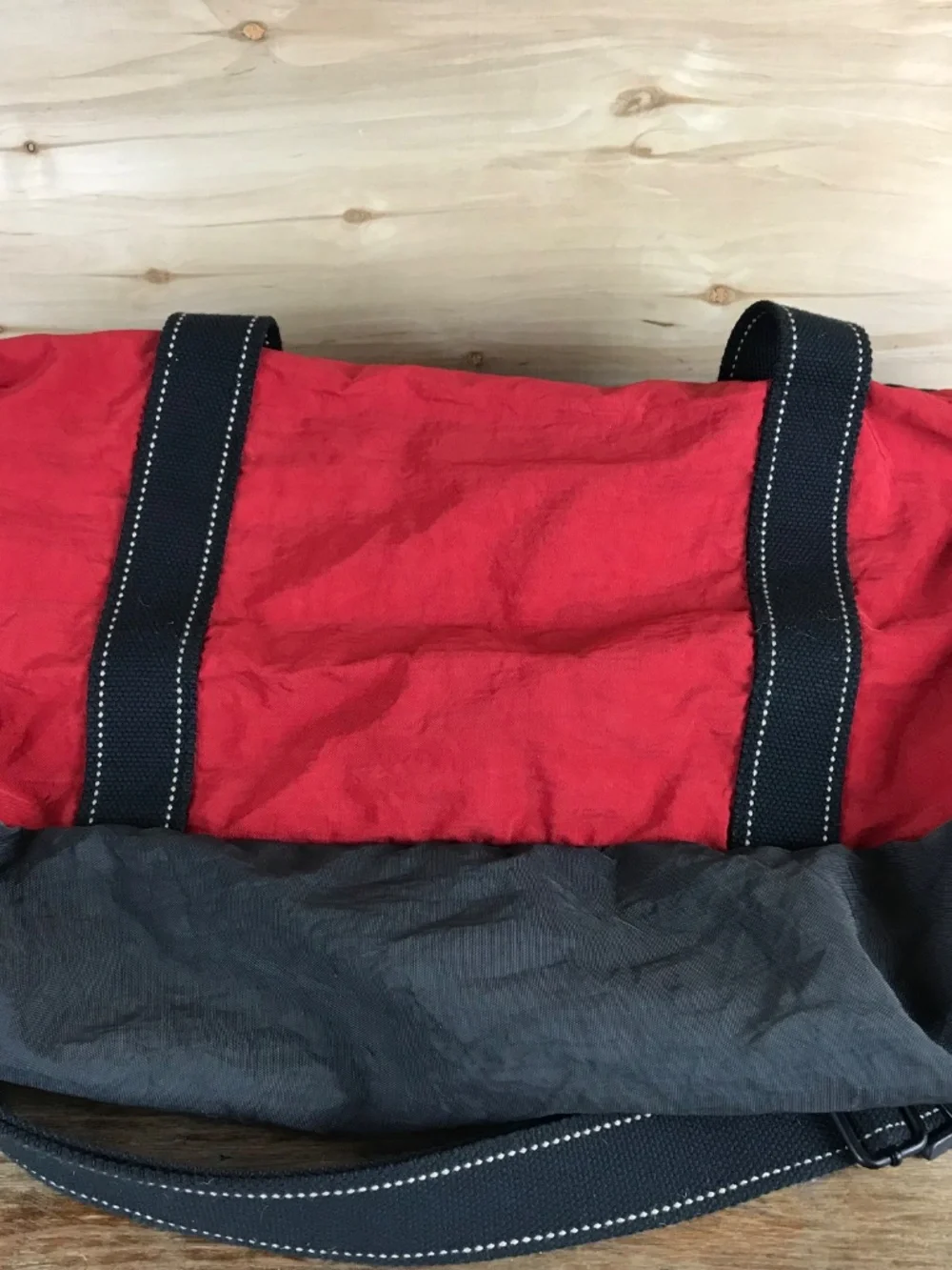 Vintage Eddie Bauer Red Duffel Gym Bag Goose Logo Shoulder Strap w/Handles